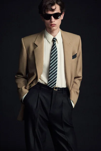 Look 16